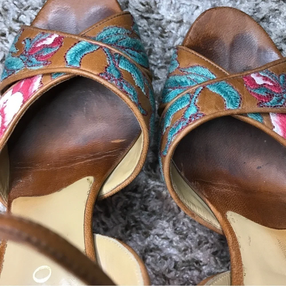 *Vintage* Valentino Garavani women’s pink blue floral embroidered leather heels